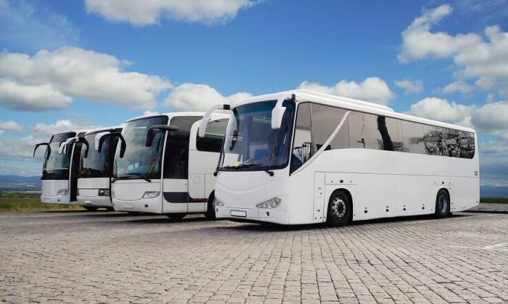 Jakie są zalety wynajmu autobusów na 35 osób?
