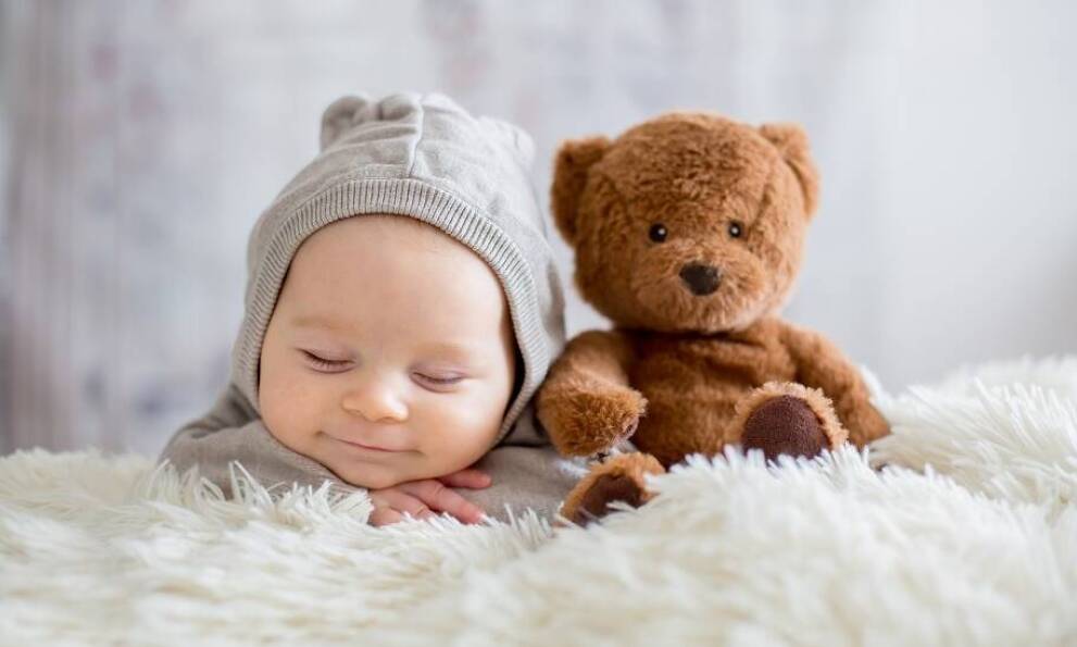 Jak zaaranżować przestrzeń do sesji zdjęciowej z noworodkiem?