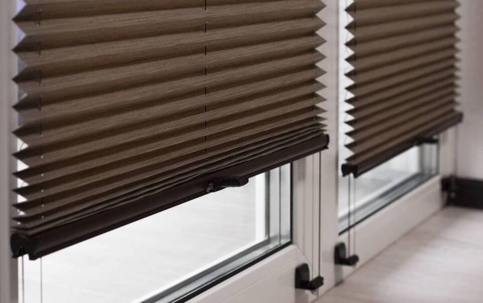 Czy warto zamawiać plisy okienne przez internet?