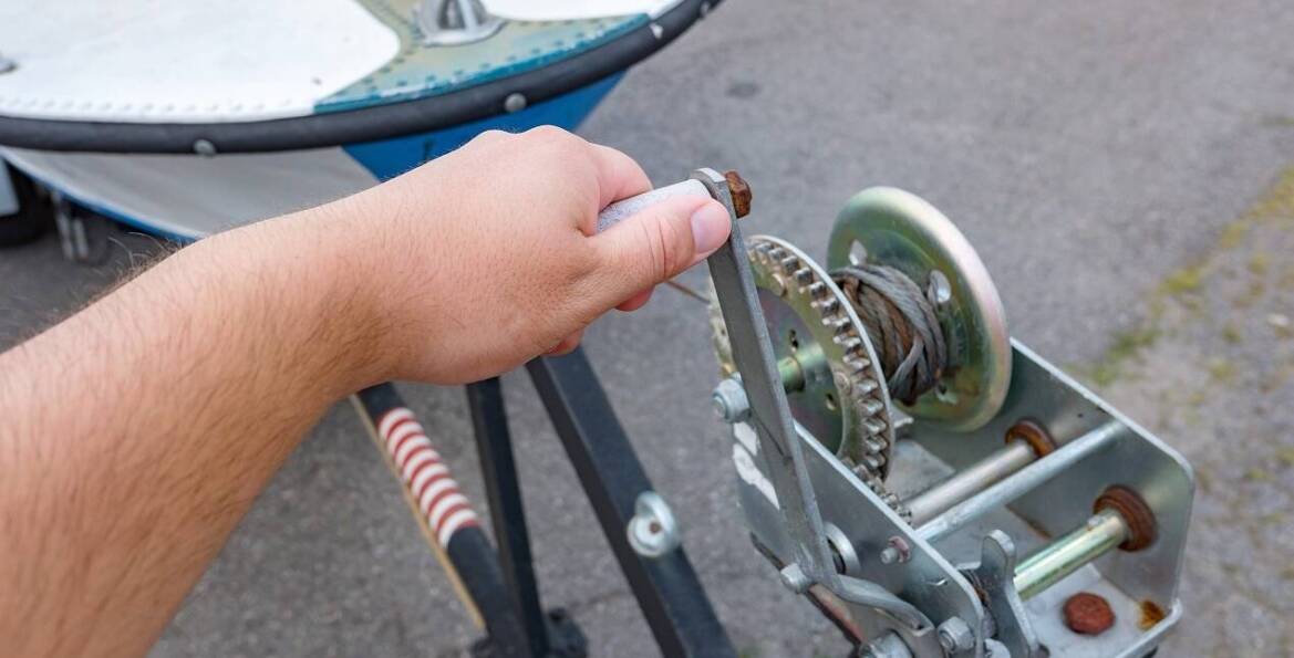 Zalety wciągarek marki Knott