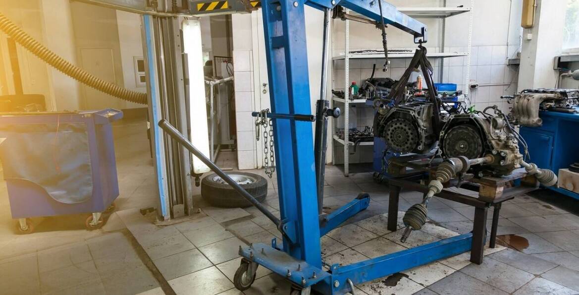 Jak przebiega montaż żurawi? 