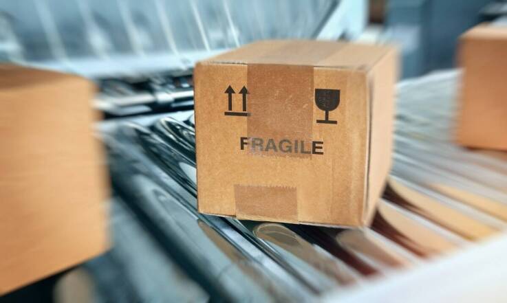 Jaką rolę pełnią znaki manipulacyjne na opakowaniach?