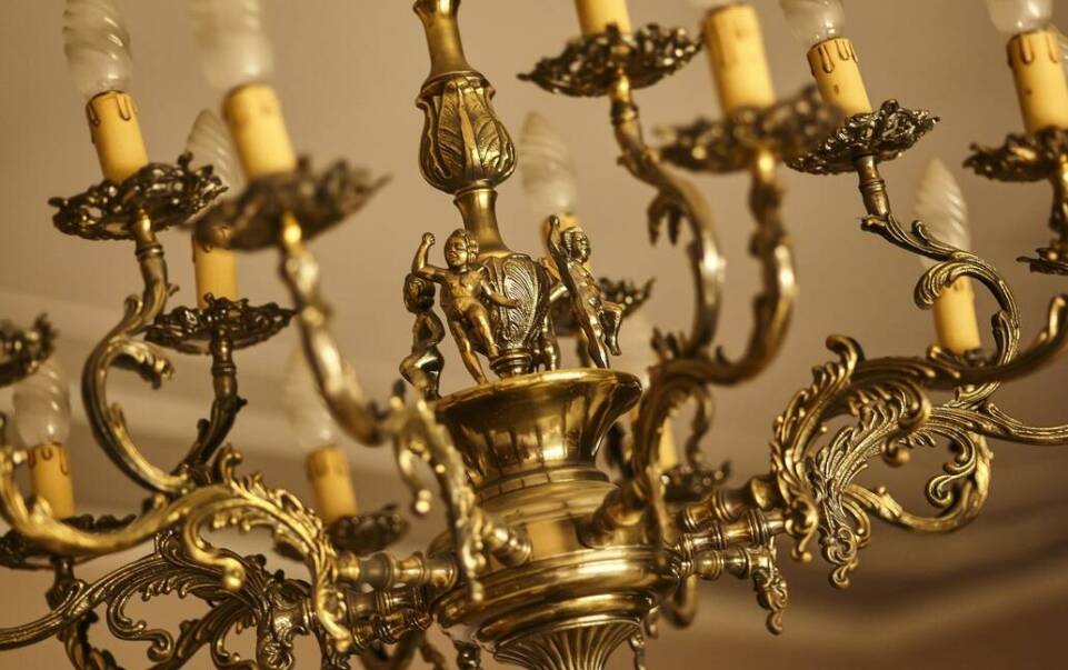 Na czym polega naprawa lamp mosiężnych?