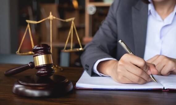 Czy przy podziale majątku potrzebny jest adwokat?