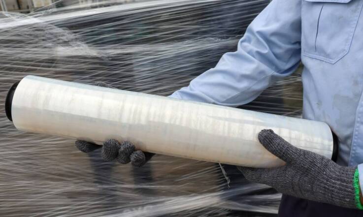Czym cechuje się folia stretch ręczna?