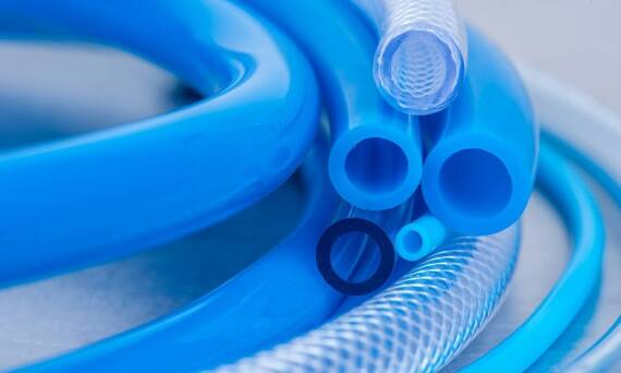 O czym pamiętać, wybierając producenta wężyków z silikonu?