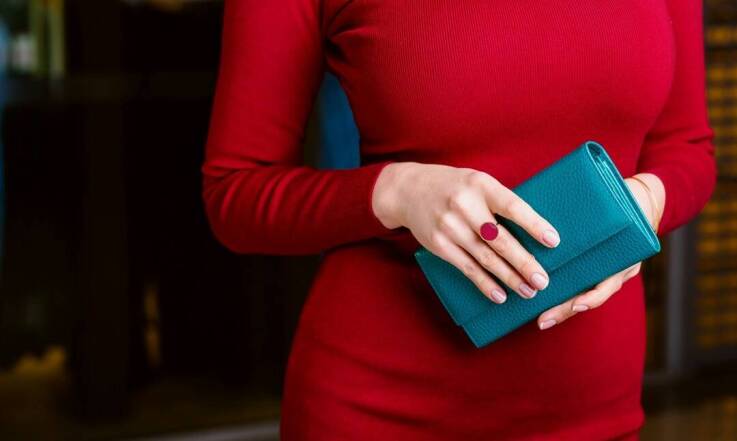 Jak powinien być zbudowany idealny portfel damski?