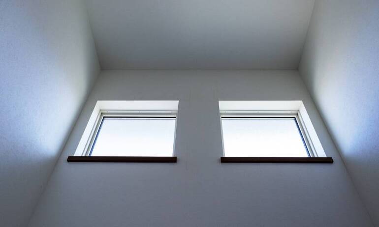 Co oznacza symbol EI 30 w przypadku okien?