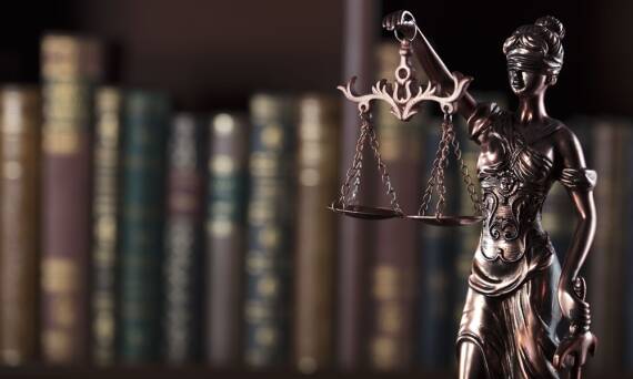 Czym zajmuje się komornik?