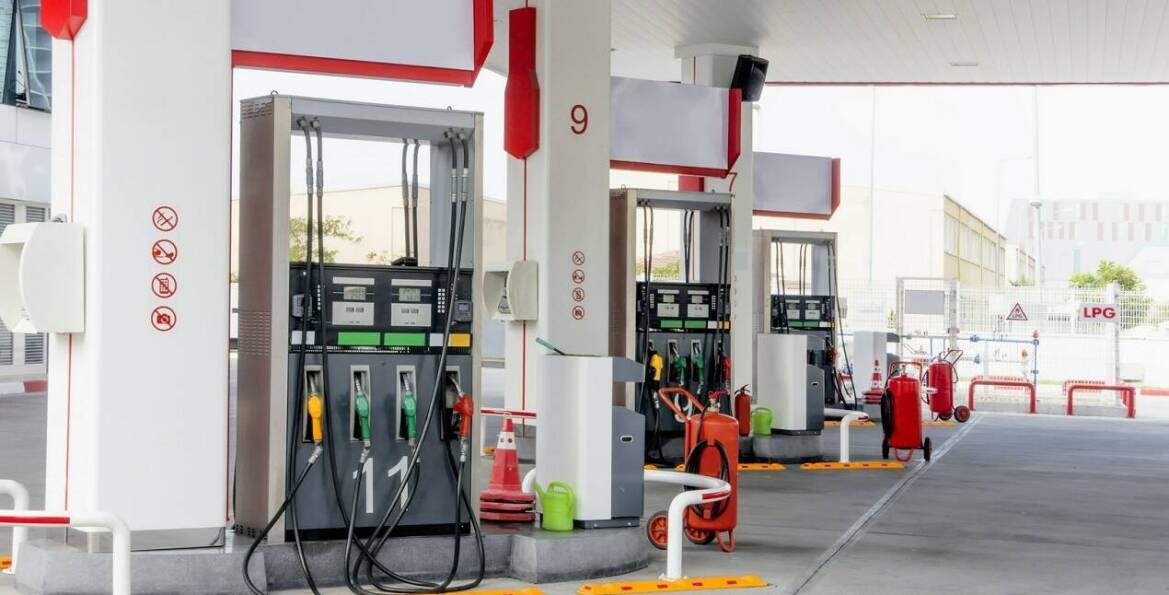 Czy przy dystrybutorach paliw można płacić kartą?