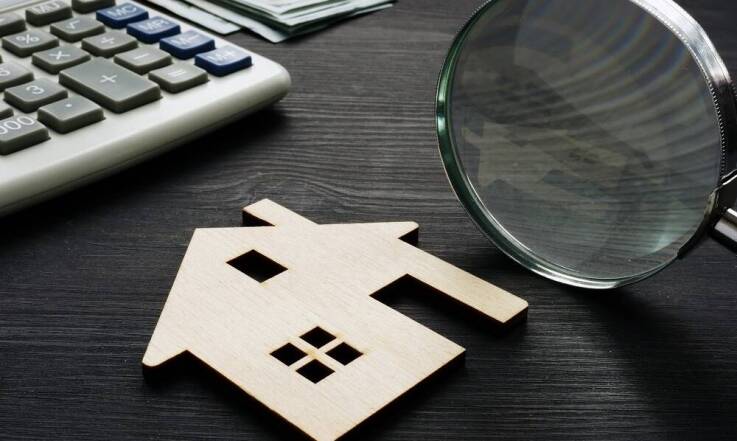 Jakie czynniki bierze się pod uwagę przy wycenie nieruchomości?