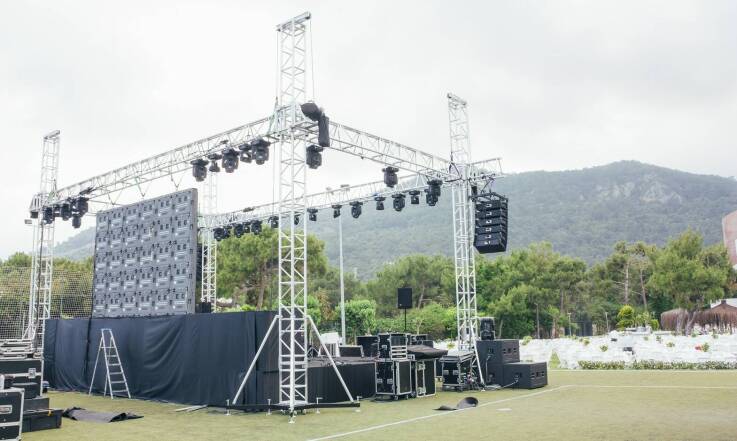 Jakie są podstawowe elementy mechaniki scenicznej? 