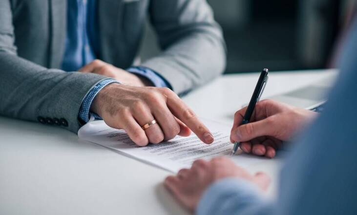 Czy przedwstępna umowa sprzedaży musi być sporządzana u notariusza?