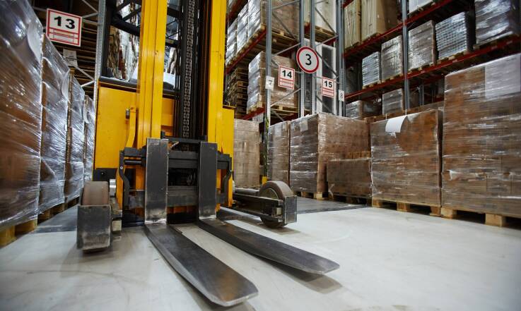 Znaczenie wózków widłowych w logistyce magazynowej