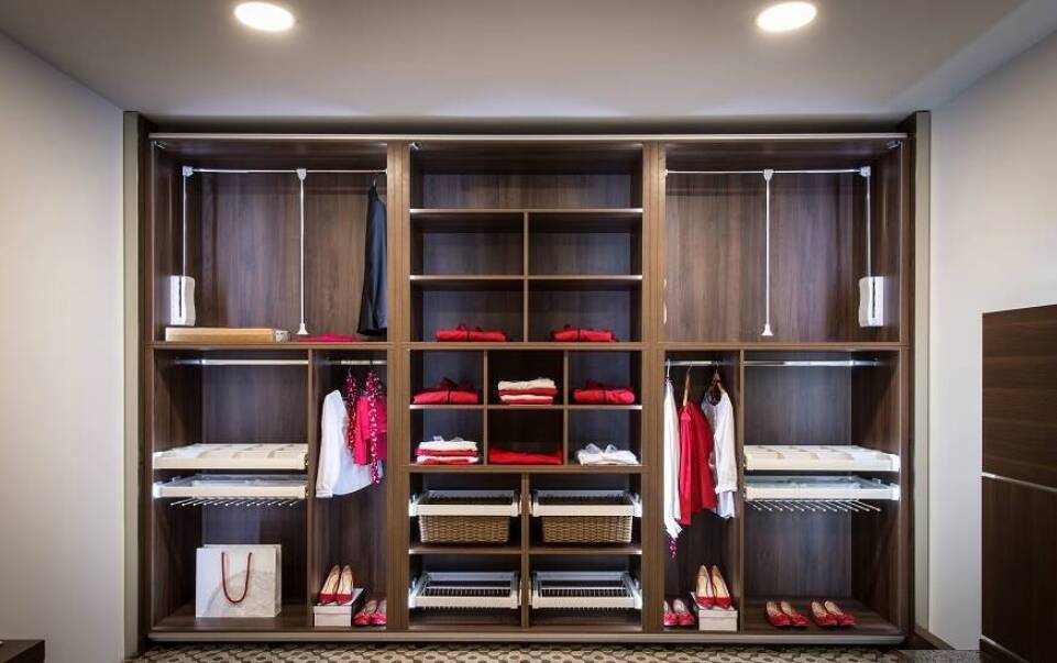 Dlaczego warto zdecydować się na szafę na wymiar?