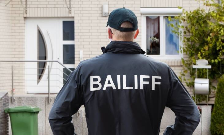 Ściąganie należności zgodnie z prawem - jakie procedury może wdrożyć komornik?