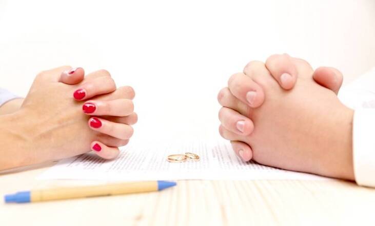 Czy intercyza musi być podpisana u notariusza?