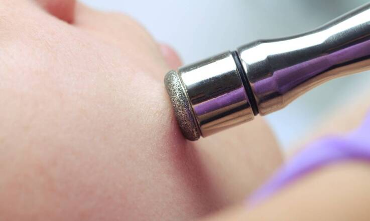 Z jakich zabiegów z dziedziny kosmetologii warto korzystać regularnie?