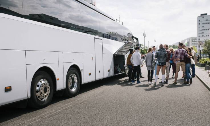 Na co zwrócić uwagę wynajmując autobus na wycieczkę zorganizowaną?