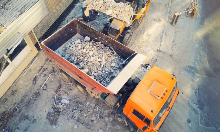 Czy do wywozu gruzu są potrzebne specjalne uprawnienia?