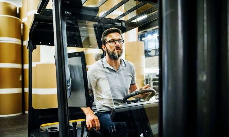 Jak optymalizować koszty spedycji w małej firmie?