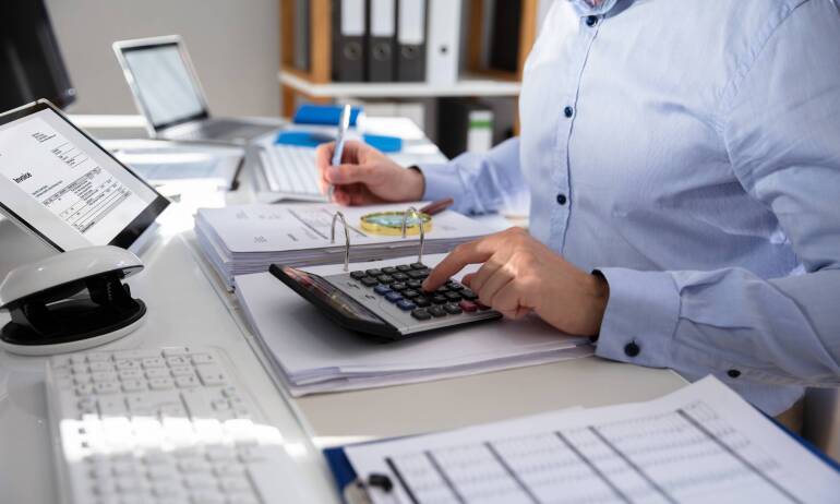 Czy korzystanie z usług biura rachunkowego jest opłacalne dla małych przedsiębiorstw?