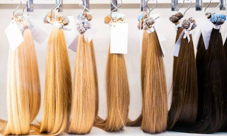 Jakie są najpopularniejsze fryzury z wykorzystaniem włosów słowiańskich do przedłużania?