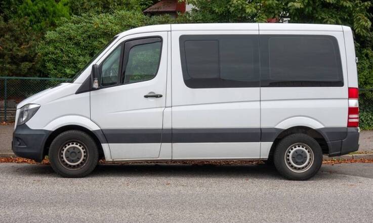 Czym są mikrobusy i kiedy warto zdecydować się na ich wynajem?