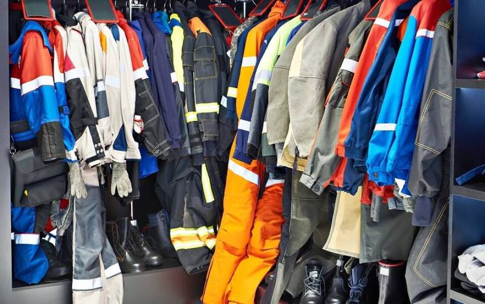Co należy wziąć pod uwagę przy wyborze odzieży ognioochronnej do pracy?