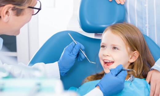 W jakim wieku zabrać dziecko po raz pierwszy do dentysty?