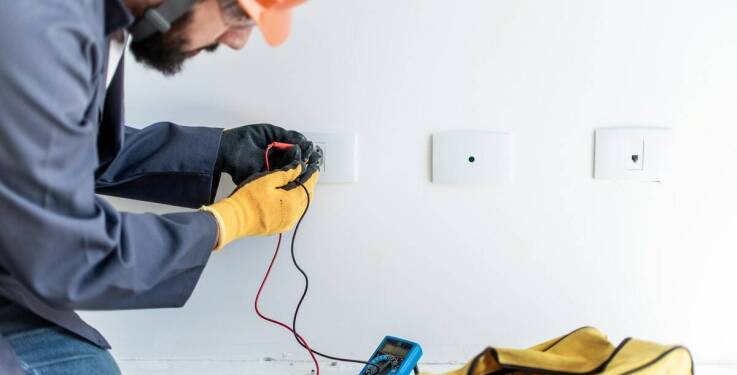 Instalacje elektryczne - jak uniknąć błędów podczas realizacji zlecenia?