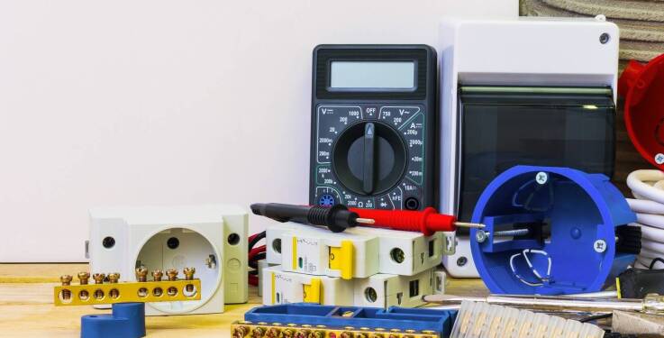 Osprzęt modułowy - zalety i zastosowanie w nowoczesnych instalacjach