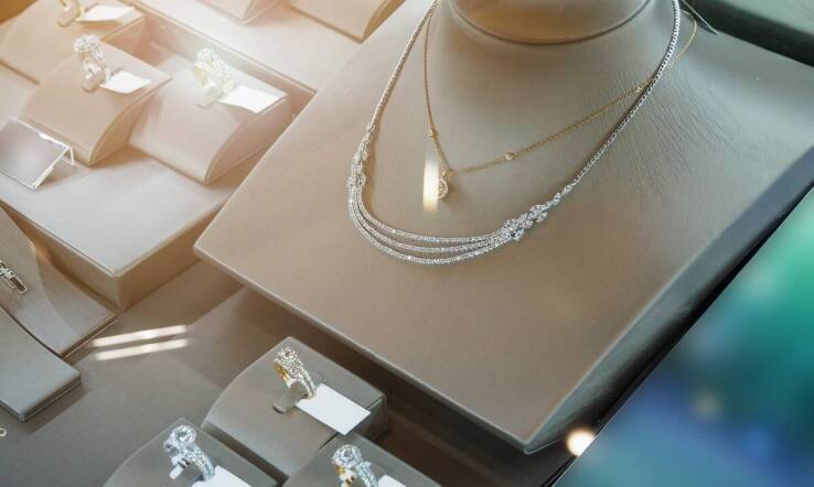 Jak dbać o biżuterię srebrną, aby zachowała swój blask?