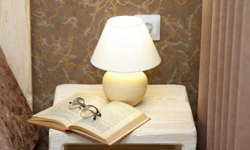 Jaki kolor światła w lampce nocnej by lepiej spać?