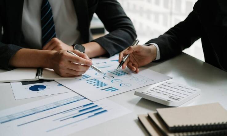 Jak skutecznie wdrażać plan restrukturyzacji dla małych firm?