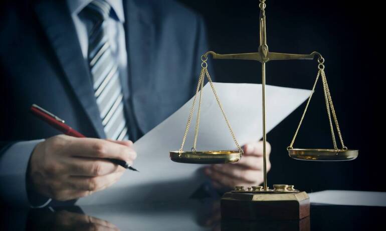 Jak wygląda współpraca z adwokatem od odszkodowań?