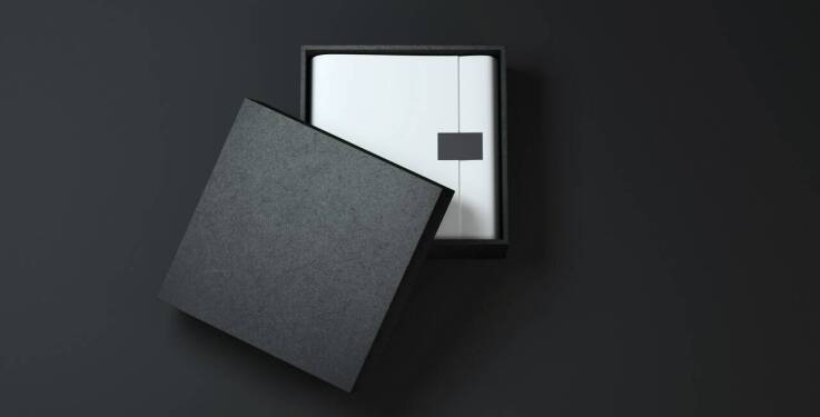 Wyjątkowe prezenty dla nowożeńców – personalizowane albumy i pudełka
