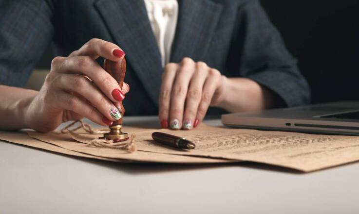 Czy warto korzystać z usług firmy specjalizującej się w tłumaczeniach dokumentów samochodowych?