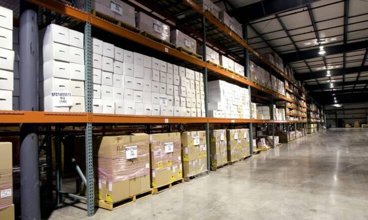 Jak sprawdzić, czy wyposażenie magazynowe spełnia wymagane normy jakościowe?