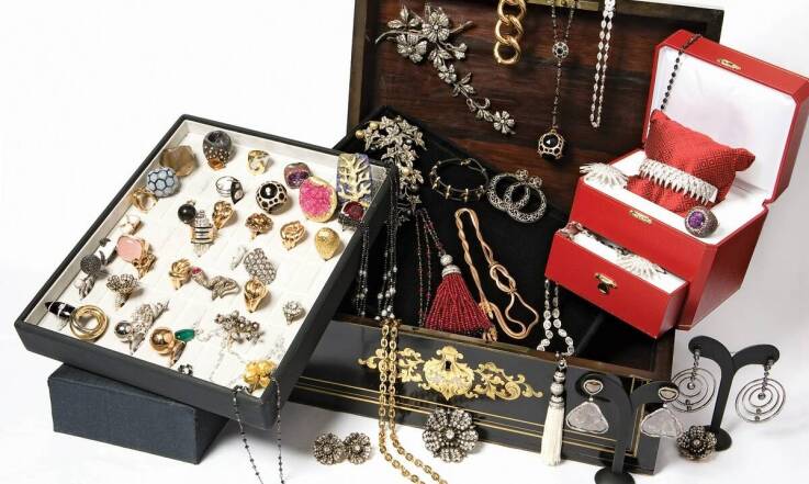 Akcesoria do ubrań: przypinki, breloczki i inne dodatki