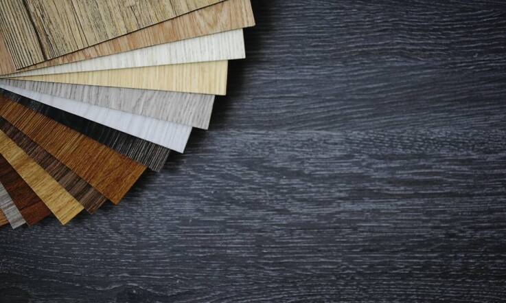 Jakie są różnice między podłogami laminowanymi a winylowymi?