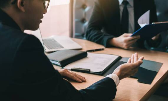 Egzekucja długów od osób fizycznych i prawnych - różnice w działaniach komornika w Mińsku Mazowieckim