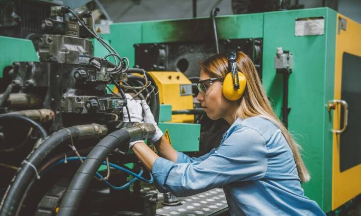 Przywracanie pełnej funkcjonalności środkom produkcji - usługi remontowe i serwisowe