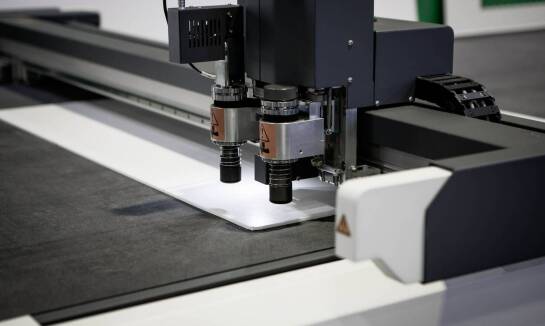 Jakie są najważniejsze akcesoria do ploterów stołowych?