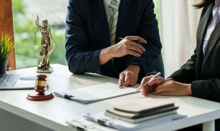 W jaki sposób ustala się wysokość kosztów oddłużania komorniczego?