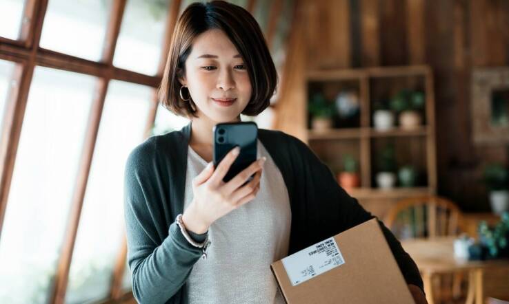 Jakie korzyści daje bezpłatna dostawa i możliwość zwrotu zakupionych ubrań?