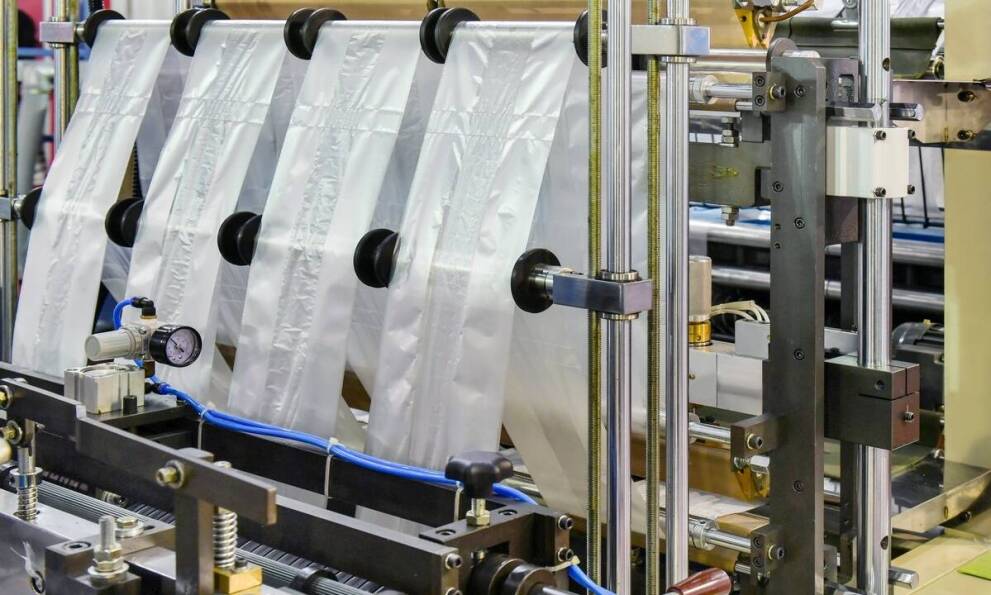 Przemysłowe maszyny pakujące - klucz do efektywności w produkcji