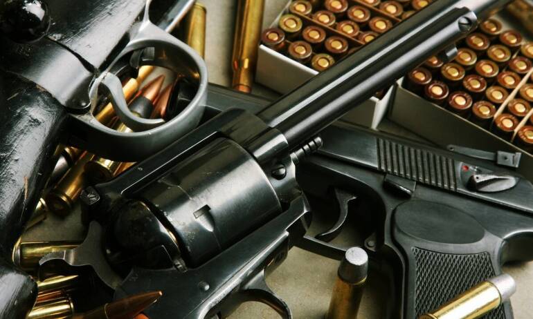 Bezpieczeństwo broni palnej - rola szaf na broń w ochronie mienia