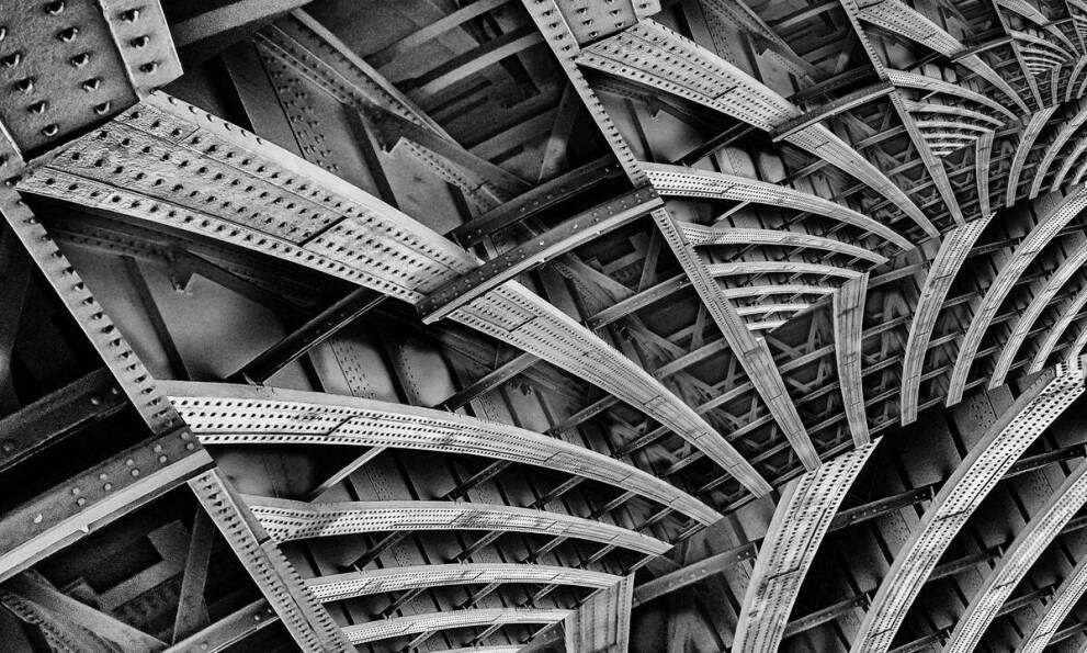 Czarno-biała fotografia jako forma ekspresji artystycznej i emocjonalnej