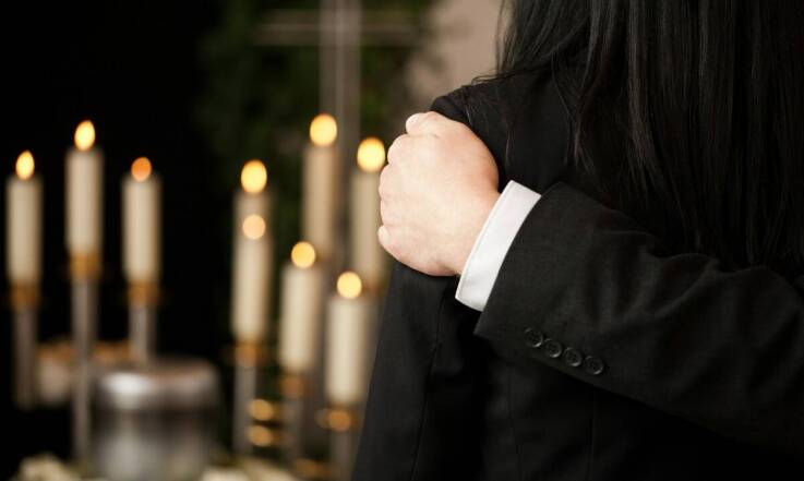 Ceremonie pogrzebowe wyznaniowe i świeckie - jak się przygotować?